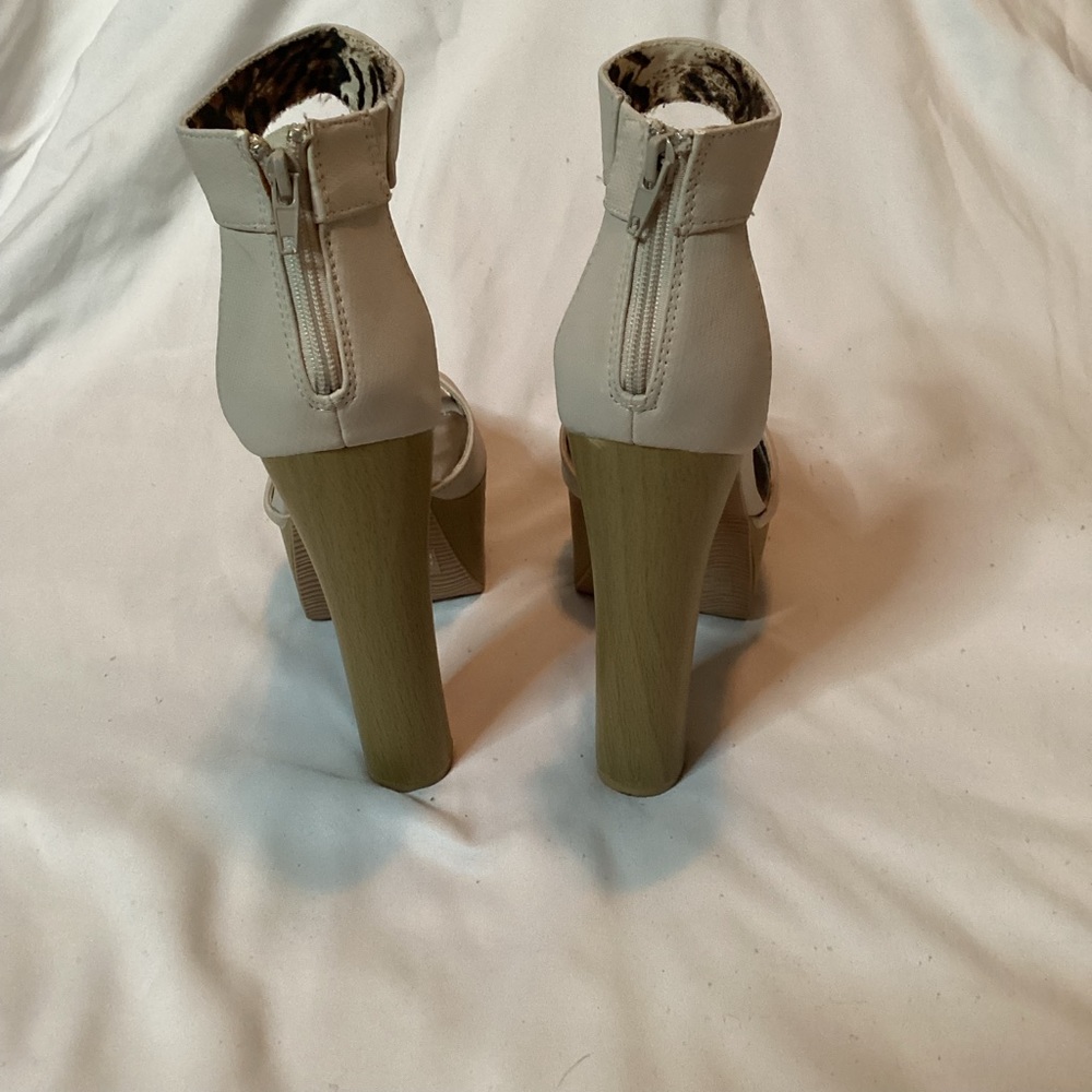 Stone Platform Sandals - Picture 4 of 6